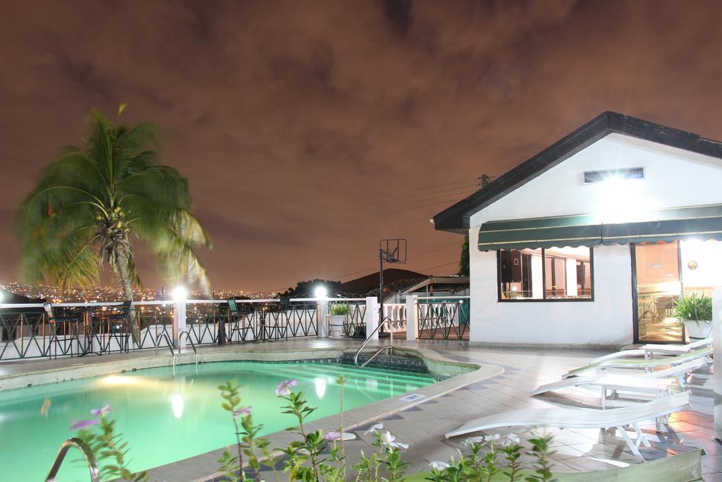 Hill View Hotel Mccarthy Hills Botianaw Exterior photo